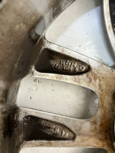 Laden Sie das Bild in den Galerie-Viewer, 1x Alufelge 17 Zoll 7.0&quot; 5x120 50ET Glanz Silber 9804371 Mini Countryman