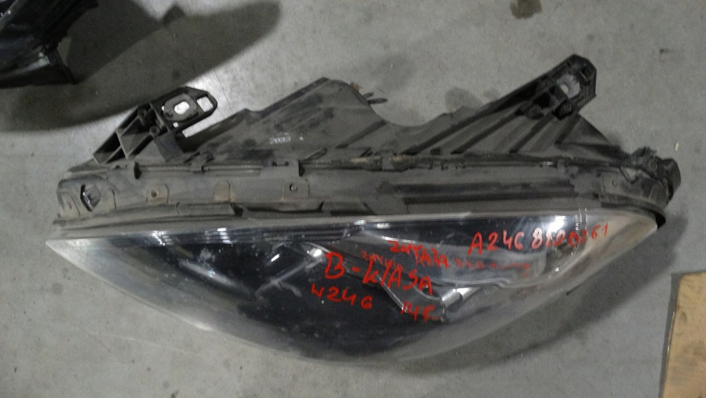 Frontscheinwerfer Mercedes-Benz W246 A2468200261 Links Scheinwerfer Headlight