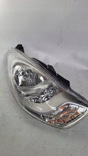 Load image into Gallery viewer, Frontscheinwerfer Hyundai I10 92102-0X1 Rechts Scheinwerfer Headlight