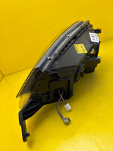 Laden Sie das Bild in den Galerie-Viewer, Frontscheinwerfer Skoda Yeti 5L1941018D Xenon Rechts Scheinwerfer Headlight SCH6339454400qi