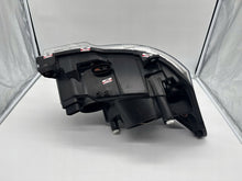 Laden Sie das Bild in den Galerie-Viewer, Frontscheinwerfer Mercedes-Benz Viano W639 Vito A6398202861 Links Headlight SCH8884831720zr