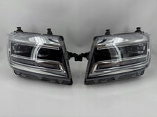 Laden Sie das Bild in den Galerie-Viewer, Frontscheinwerfer VW Crafter 7C1941036B Ein Stück (Rechts oder Links) Headlight SCH7359966773ow