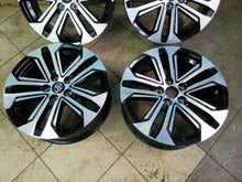 Laden Sie das Bild in den Galerie-Viewer, 4x Alufelge 18 Zoll 7.0" 5x114.3 35ET Glanz Silber PW457-42003 Toyota Rav 4 I FEL8603314948yz
