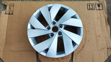 Load image into Gallery viewer, 1x Alufelge 17 Zoll 6.5&quot; 5x112 46ET 5H0601025B VW Golf Viii Rim Wheel