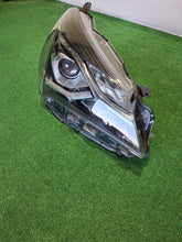 Laden Sie das Bild in den Galerie-Viewer, Frontscheinwerfer Toyota Yaris Rechts Scheinwerfer Headlight SCH5807829080pp