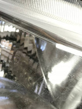 Laden Sie das Bild in den Galerie-Viewer, Frontscheinwerfer Mercedes-Benz Sprinter A9109060100 Rechts Headlight