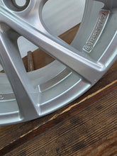 Load image into Gallery viewer, 1x Alufelge 16 Zoll 6.0" 5x112 50ET Glanz Silber V12606 Seat Altea Golf I Jetta FEL2343982219dg