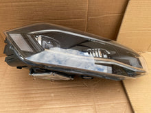 Laden Sie das Bild in den Galerie-Viewer, Frontscheinwerfer VW Polo 2G1941036 Rechts Scheinwerfer Headlight