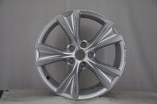 Laden Sie das Bild in den Galerie-Viewer, 1x Alufelge 17 Zoll 7.5" 5x112 46ET Glanz Silber 5FA601025C Seat Leon Rim Wheel FEL9046563189th