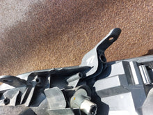 Laden Sie das Bild in den Galerie-Viewer, Frontscheinwerfer Toyota Auris Rechts Scheinwerfer Headlight