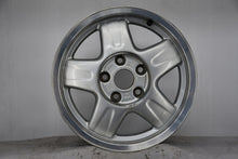 Laden Sie das Bild in den Galerie-Viewer, 1x Alufelge 15 Zoll 7.0&quot; 5x112 45ET Glanz Silber 8D0601025G Audi B5 Rim Wheel