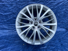 Laden Sie das Bild in den Galerie-Viewer, 1x Alufelge 18 Zoll 8.0" 5x114.3 50ET 42611-06E50 Toyota Camry Rim Wheel FEL3761073955uv
