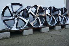 Laden Sie das Bild in den Galerie-Viewer, 4x Alufelge 18 Zoll 8.0&quot; 5x112 43ET Glanz Schwarz A2134013200 Mercedes-Benz W213