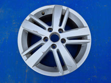 Load image into Gallery viewer, 1x Alufelge 16 Zoll 6.5&quot; 5x112 50ET Glanz Silber 5C0601025AB VW Jetta Rim Wheel