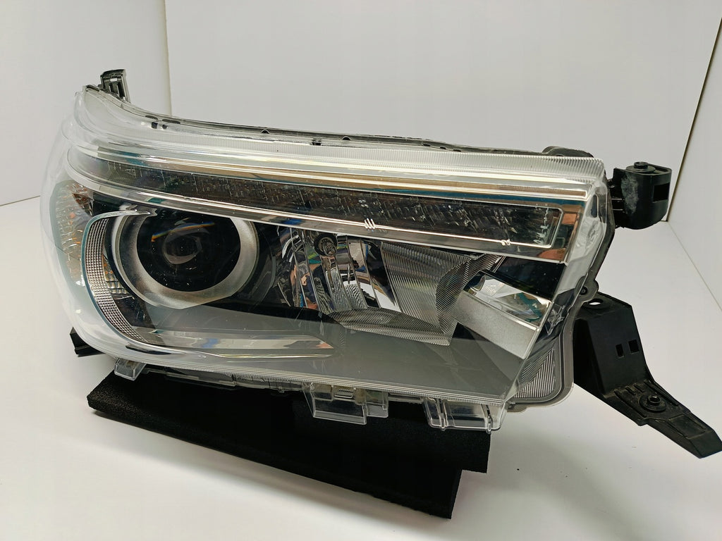 Frontscheinwerfer Toyota Hilux VIII 0K-56 2015-N1 LED Rechts Headlight SCH2909030286ns