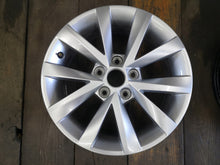 Load image into Gallery viewer, 1x Alufelge 16 Zoll 6.5&quot; 5x112 46ET Glanz Silber 5E0601025BJ Skoda Rim Wheel