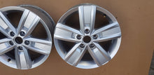 Load image into Gallery viewer, 1x Alufelge 17 Zoll 7.0" 5x120 55ET 7E0601025P VW T6 Rim Wheel FEL5106100421xs