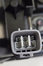 Laden Sie das Bild in den Galerie-Viewer, Frontscheinwerfer Toyota Yaris LED Links Scheinwerfer Headlight SCH9136068248sc