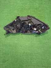 Laden Sie das Bild in den Galerie-Viewer, Frontscheinwerfer Toyota Yaris Rechts Scheinwerfer Headlight SCH5807829080pp