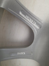 Load image into Gallery viewer, 1x Alufelge 18 Zoll 8.0" 5x120 35ET Glanz Silber Rim Wheel FEL9831141686dl