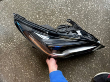 Laden Sie das Bild in den Galerie-Viewer, Frontscheinwerfer Opel Astra 39111144 LED Rechts Scheinwerfer Headlight SCH5258063409xt