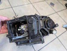 Load image into Gallery viewer, Frontscheinwerfer VW Passat 3C0941751G Xenon Links Scheinwerfer Headlight SCH8379010259pl