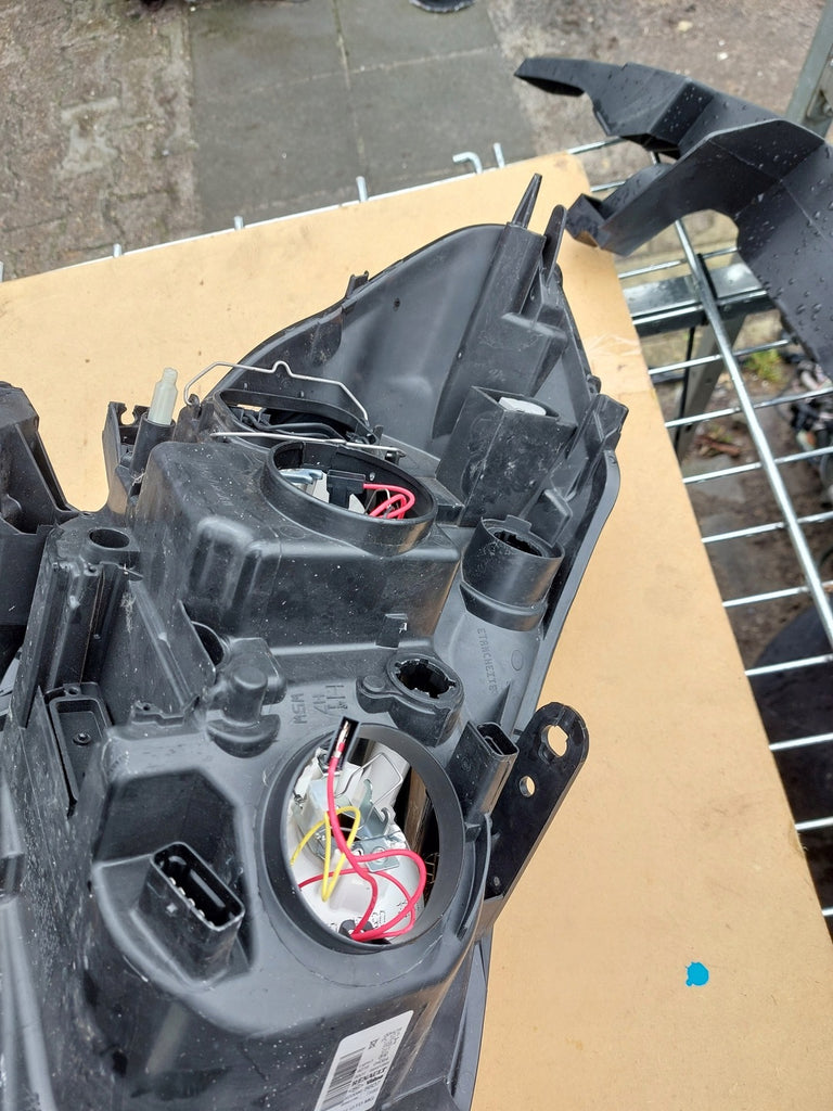Frontscheinwerfer Renault Clio III 8200865607 Links Scheinwerfer Headlight SCH8447401026gv