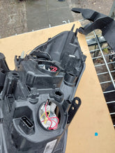Laden Sie das Bild in den Galerie-Viewer, Frontscheinwerfer Renault Clio III 8200865607 Links Scheinwerfer Headlight SCH8447401026gv