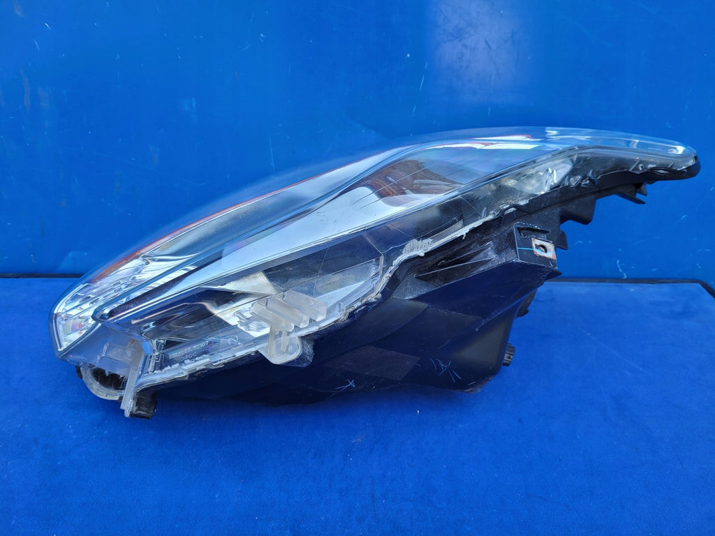 Frontscheinwerfer Mitsubishi L200 8301D153 Ein Stück (Rechts oder Links)