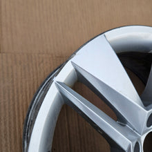 Laden Sie das Bild in den Galerie-Viewer, 1x Alufelge 17 Zoll 6.5" 5x112 41ET Glanz Schwarz 3V0601025BH Skoda Superb I FEL1636876533zl