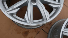 Load image into Gallery viewer, 1x Alufelge 17 Zoll 7.0&quot; 5x112 34ET Glanz Silber 80A601025 Audi Rim Wheel