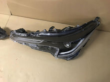Laden Sie das Bild in den Galerie-Viewer, Frontscheinwerfer Toyota Corolla Ein Stück (Rechts oder Links) Headlight