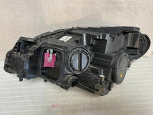 Laden Sie das Bild in den Galerie-Viewer, Frontscheinwerfer Mercedes-Benz W246 A2468207861 Xenon Rechts Headlight SCH6711005619eq