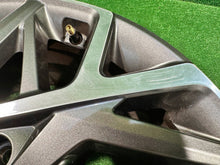 Load image into Gallery viewer, 1x Alufelge 18 Zoll 7.5&quot; 5x114.3 50ET 52910-CM300 Hyundai Kona Rim Wheel