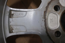 Laden Sie das Bild in den Galerie-Viewer, 1x Alufelge 16 Zoll 7.0&quot; 5x108 50ET Glanz Silber 30714024 Volvo Xc70 Xc60