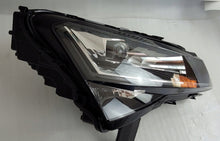 Laden Sie das Bild in den Galerie-Viewer, Frontscheinwerfer Skoda Superb III 3V1941016E Rechts Scheinwerfer Headlight