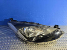 Laden Sie das Bild in den Galerie-Viewer, Frontscheinwerfer Mazda II D65151030 Rechts Scheinwerfer Headlight
