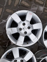 Laden Sie das Bild in den Galerie-Viewer, 4x Alufelge 16 Zoll 7.0" 4x108 29ET Glanz Silber 9685783880 Peugeot 5008 FEL2409956595lf