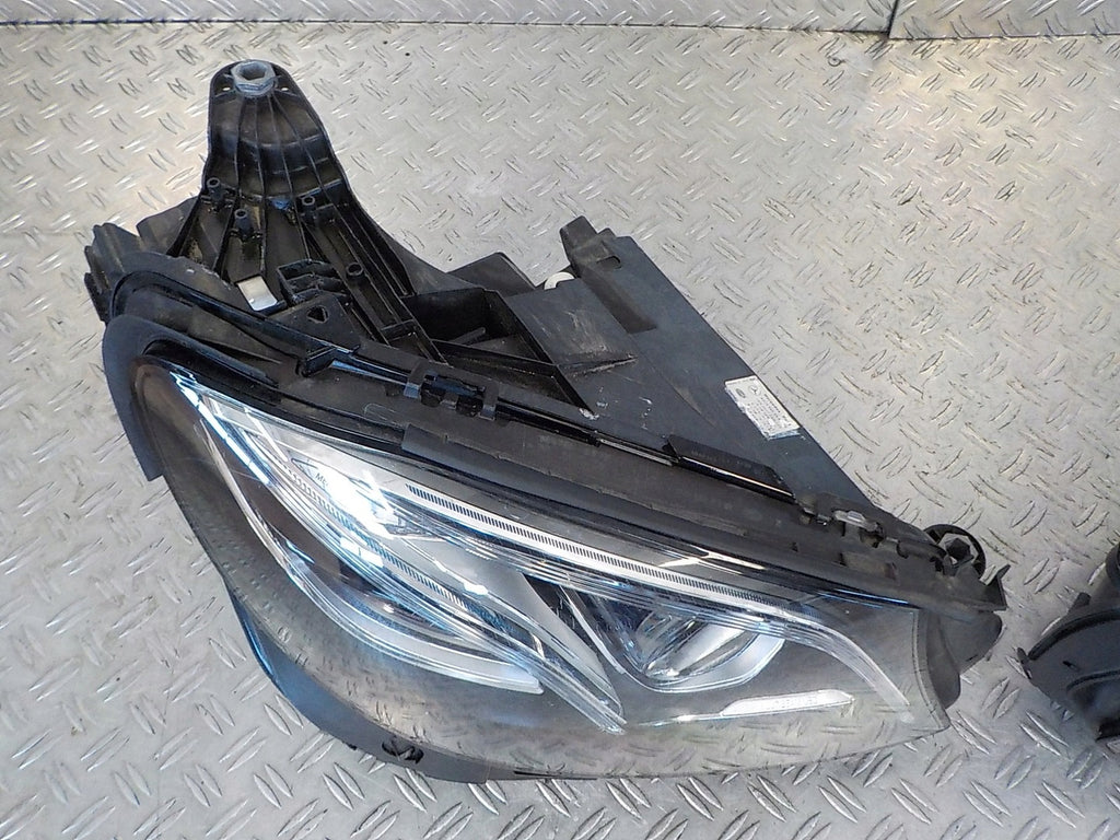 Frontscheinwerfer Mercedes-Benz W213 A2139067506 Ein Stück (Rechts oder Links) SCH9470110985yz