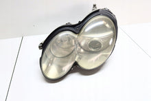 Laden Sie das Bild in den Galerie-Viewer, Frontscheinwerfer Mercedes-Benz R230 0301176475 Xenon Links Headlight SCH2862531809gv