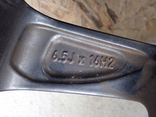 Load image into Gallery viewer, 1x Alufelge 16 Zoll 6.5&quot; 5x114.3 50ET Glanz Graphit 52910-G4200 Hyundai I30 Mg