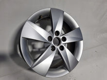 Laden Sie das Bild in den Galerie-Viewer, 1x Alufelge 15 Zoll 6.0" 5x112 43ET 5J0601025AG Skoda Rim Wheel FEL8111716471pt