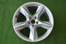 Load image into Gallery viewer, 1x Alufelge 19 Zoll 8.0&quot; 5x112 28ET Glanz Silber 4M0601025F Audi Rim Wheel