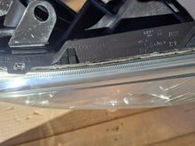 Load image into Gallery viewer, Frontscheinwerfer Toyota Avensis Links Scheinwerfer Headlight SCH5622764312eu