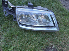 Laden Sie das Bild in den Galerie-Viewer, Frontscheinwerfer Saab 9-5 Ein Stück (Rechts oder Links) Scheinwerfer Headlight
