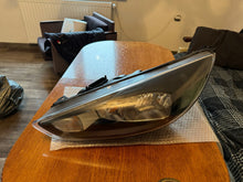 Laden Sie das Bild in den Galerie-Viewer, Frontscheinwerfer Ford Focus F1EB-13W030-AGB Links Scheinwerfer Headlight