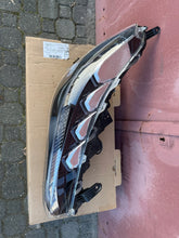Laden Sie das Bild in den Galerie-Viewer, Frontscheinwerfer Toyota Cross LED Rechts Scheinwerfer Headlight SCH8470042954eu