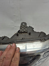 Laden Sie das Bild in den Galerie-Viewer, Frontscheinwerfer Dacia Logan Sandero II 260605665R Links Scheinwerfer Headlight SCH3322852854kx
