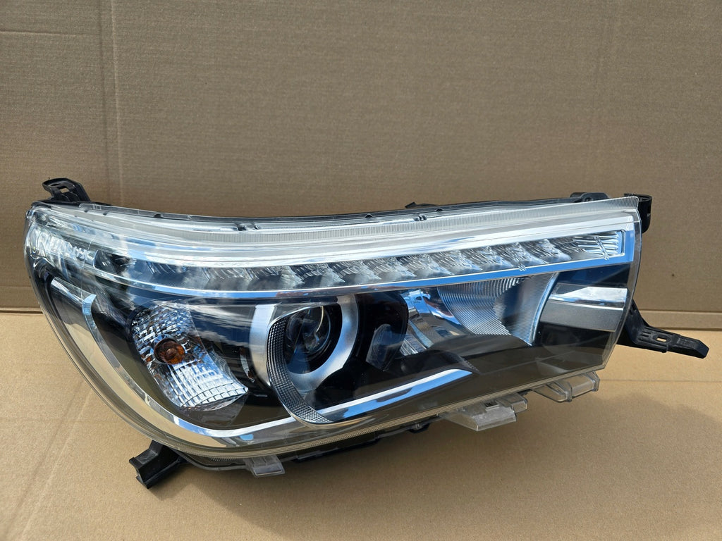 Frontscheinwerfer Toyota Hilux VIII LED Rechts Scheinwerfer Headlight SCH6481309383cc
