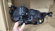 Laden Sie das Bild in den Galerie-Viewer, Frontscheinwerfer VW T Roc 2GA941035D LED Links Scheinwerfer Headlight SCH2257414121ul
